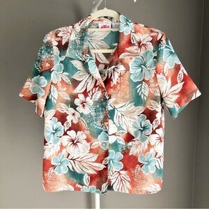 Vintage Colorful Tropical oversized Pattern Hawaiian floral blouse shirt. medium